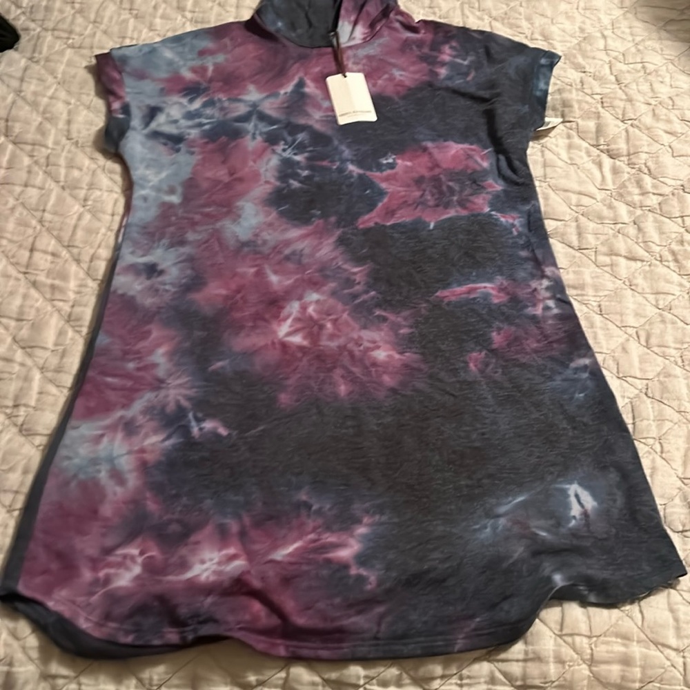 Green Envelope ~ Tye dye hoodie - ladies small